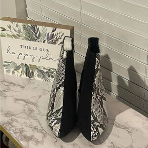 Black and White Snakeskin Women's Shoes